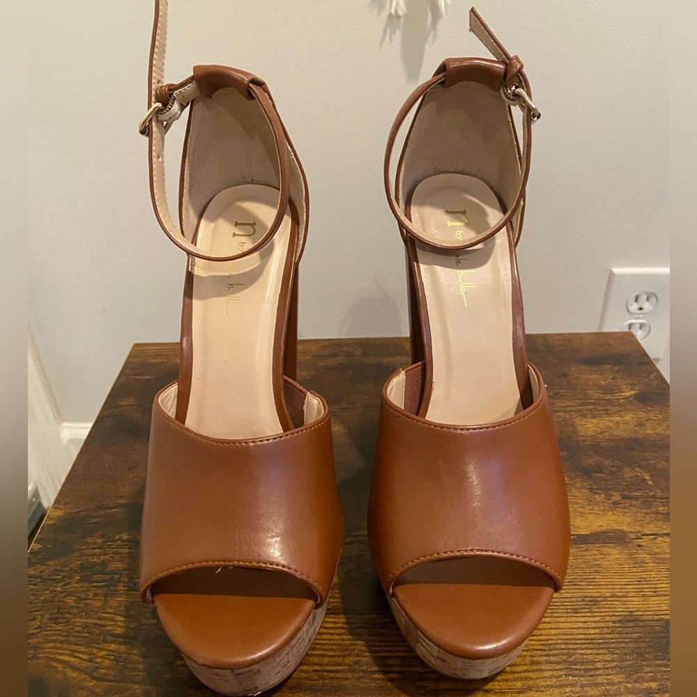 High Heels - Picture 3 of 4